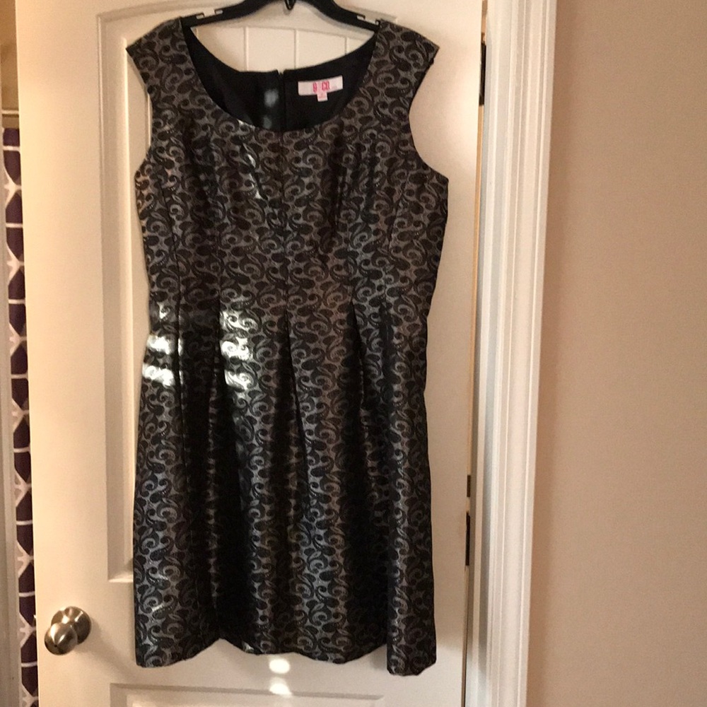 Jacquard paisley cocktail dress 👗